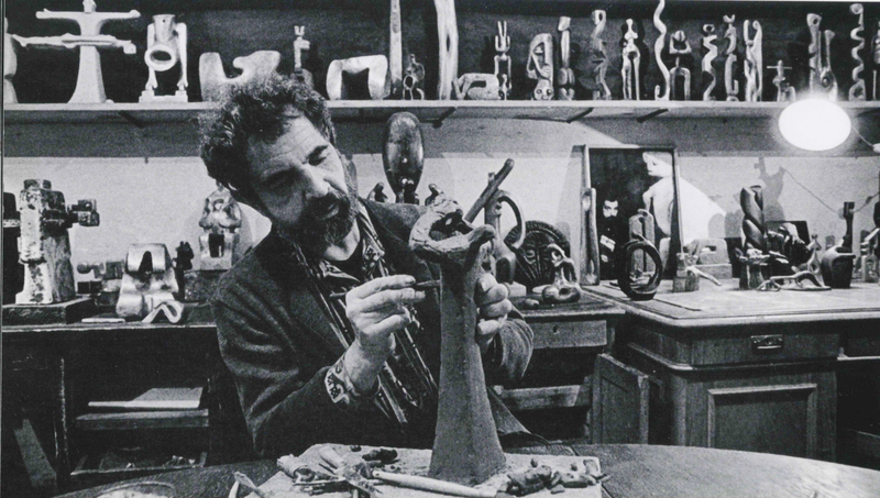 Вадим Сидур в мастерской. Фото: Эдуард Гладков. 