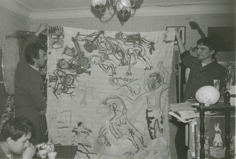 Владислав Гуцевич и Тимур Новиков с работой «Новых художников». Архив группы «Новые композиторы» 